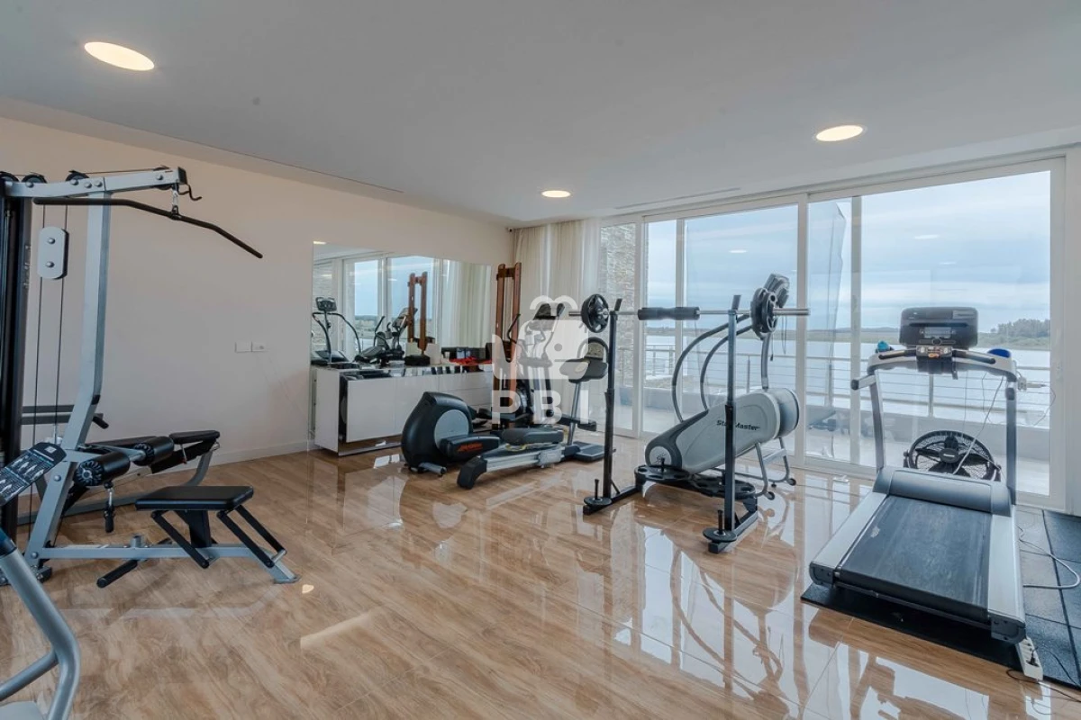 VmVudGEgZGUgQ2hhY3JhIDYgRE9STUlUT1JJT1MgZW4gTGFndW5hIGRlbCBTYXVjZSwgUHVudGEgZGVsIEVzdGUgLSBSZWYgOiBQQkkyMTU3