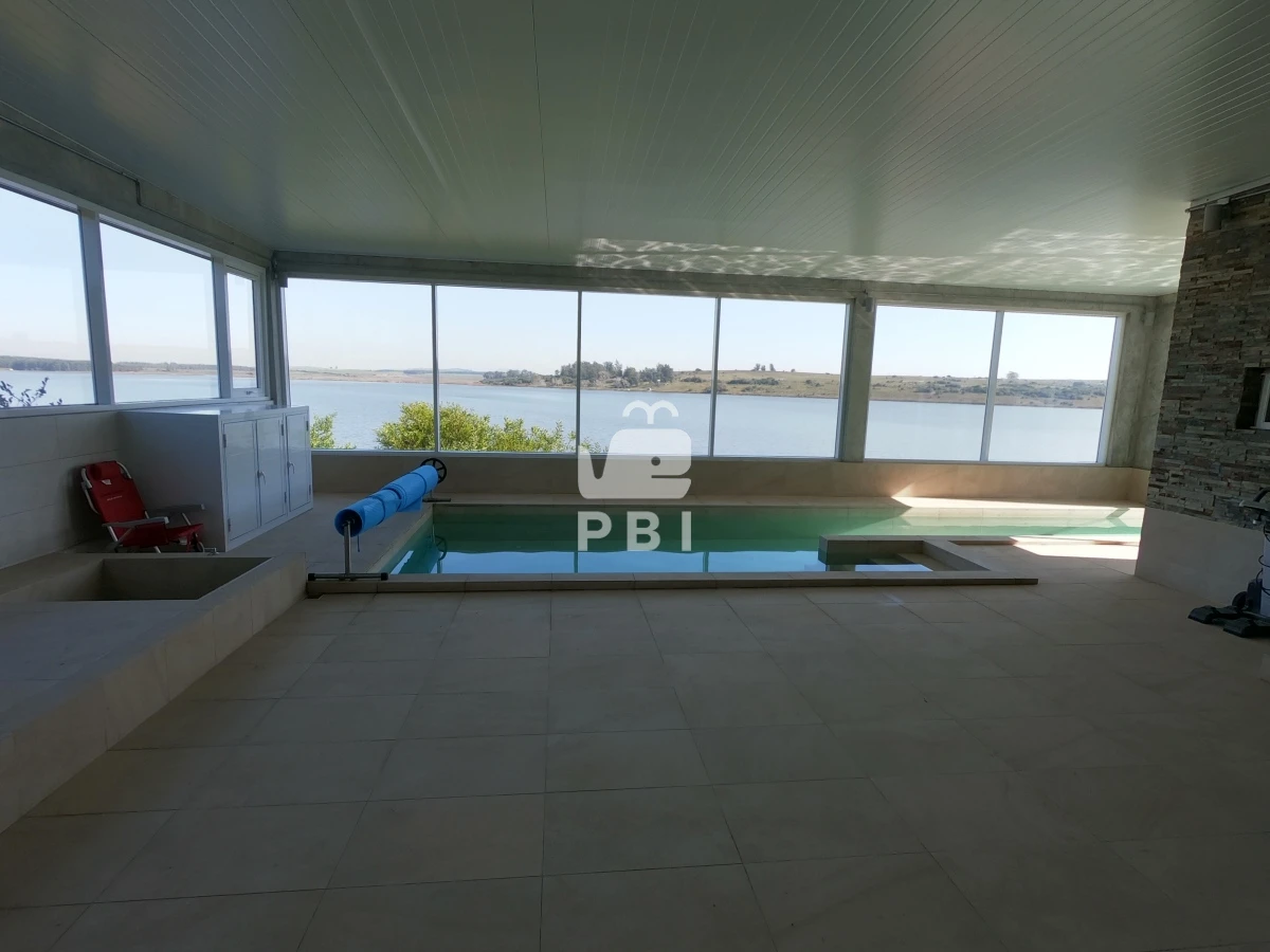 VmVudGEgZGUgQ2hhY3JhIDYgRE9STUlUT1JJT1MgZW4gTGFndW5hIGRlbCBTYXVjZSwgUHVudGEgZGVsIEVzdGUgLSBSZWYgOiBQQkkyMTU3