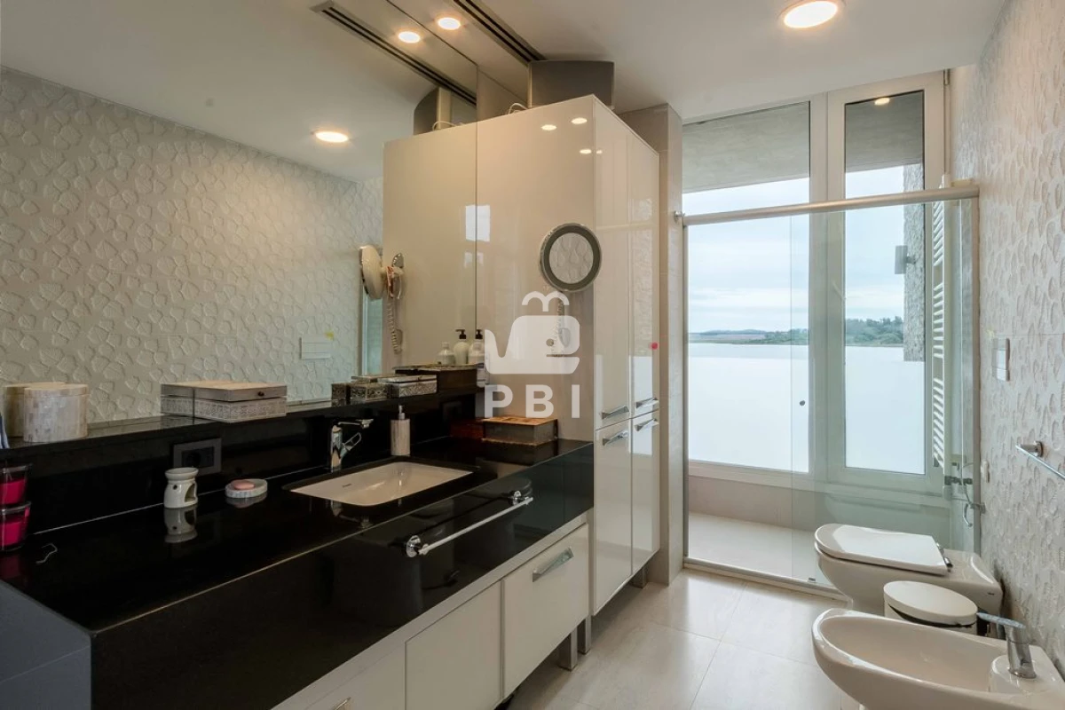 VmVudGEgZGUgQ2hhY3JhIDYgRE9STUlUT1JJT1MgZW4gTGFndW5hIGRlbCBTYXVjZSwgUHVudGEgZGVsIEVzdGUgLSBSZWYgOiBQQkkyMTU3