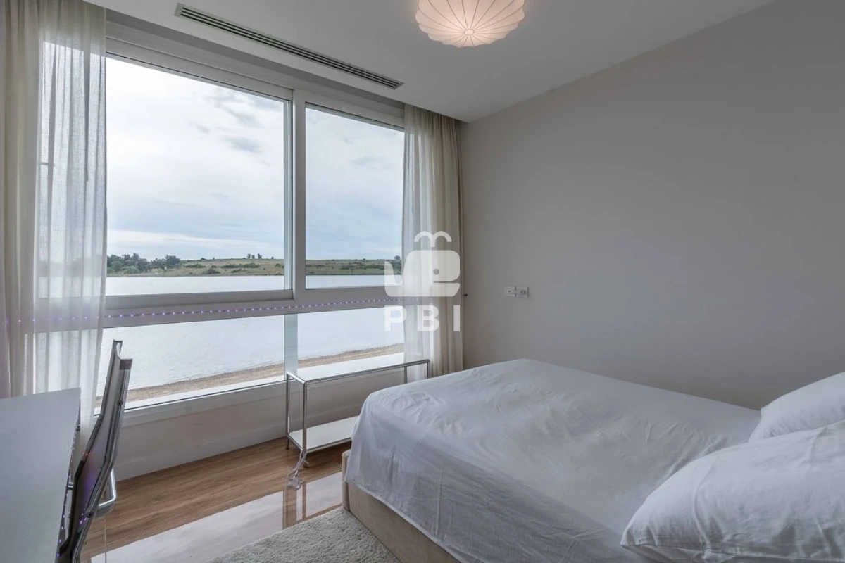 VmVudGEgZGUgQ2hhY3JhIDYgRE9STUlUT1JJT1MgZW4gTGFndW5hIGRlbCBTYXVjZSwgUHVudGEgZGVsIEVzdGUgLSBSZWYgOiBQQkkyMTU3