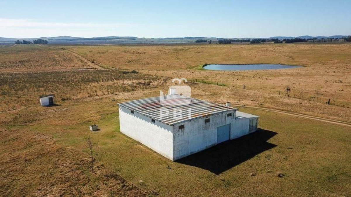 Q2hhY3JhIGVuIHZlbnRhIFJ1cmFsIDMgZG9ybWl0b3Jpb3MgLSBSZWYgOiBQQkk4MzU=