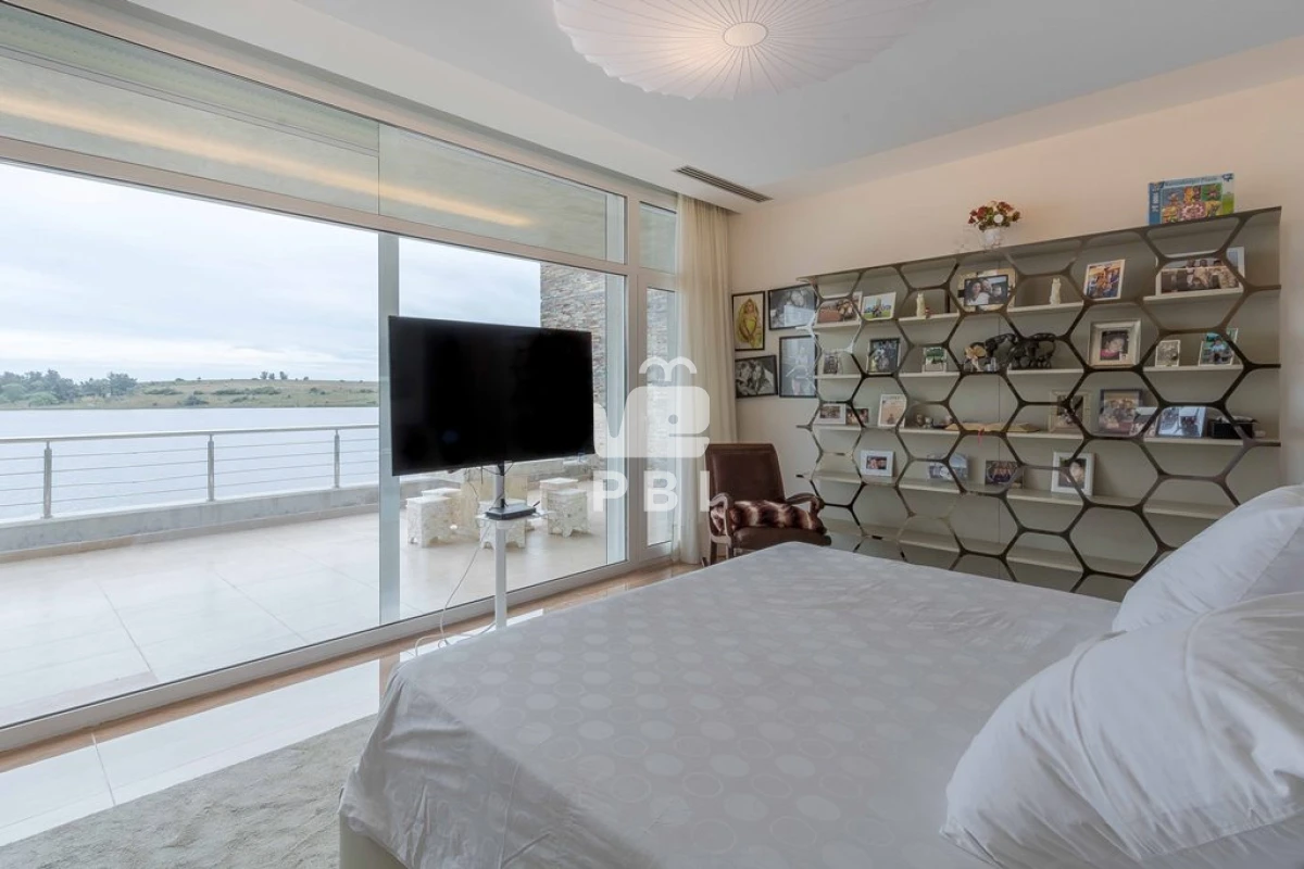 VmVudGEgZGUgQ2hhY3JhIDYgRE9STUlUT1JJT1MgZW4gTGFndW5hIGRlbCBTYXVjZSwgUHVudGEgZGVsIEVzdGUgLSBSZWYgOiBQQkkyMTU3