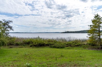 Chacra sobre la Laguna del Sauce, en Punta Ballena