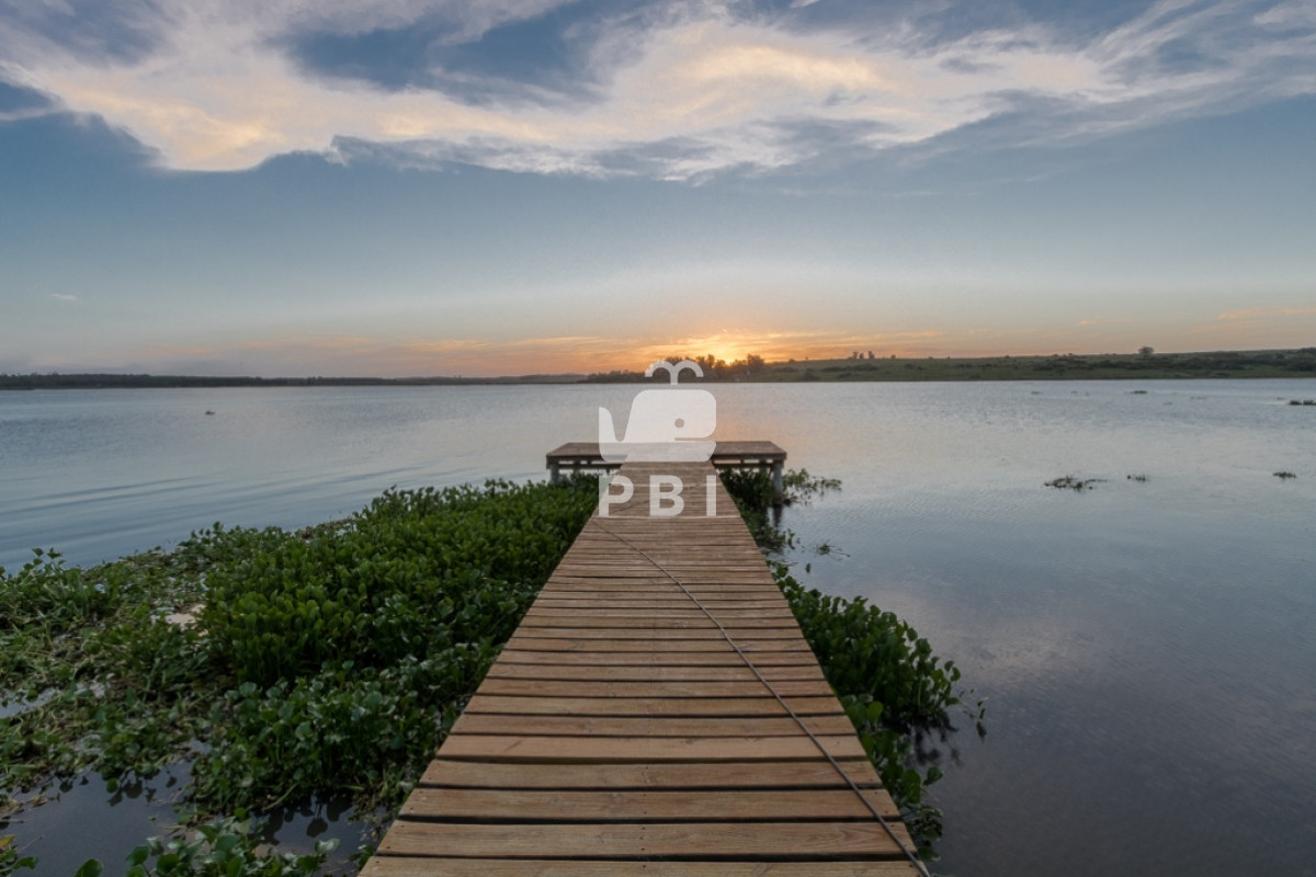 VmVudGEgZGUgQ2hhY3JhIDYgRE9STUlUT1JJT1MgZW4gTGFndW5hIGRlbCBTYXVjZSwgUHVudGEgZGVsIEVzdGUgLSBSZWYgOiBQQkkyMTU3