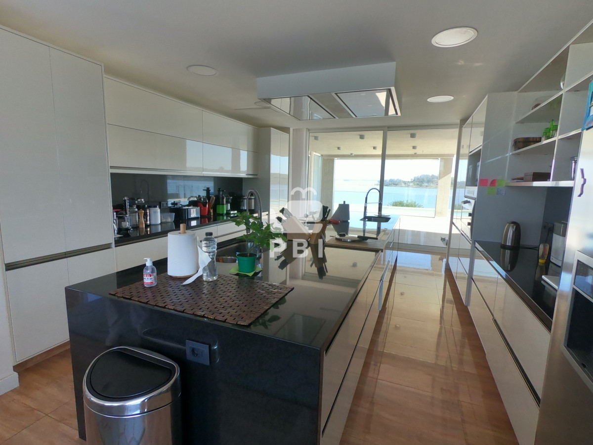 VmVudGEgZGUgQ2hhY3JhIDYgRE9STUlUT1JJT1MgZW4gTGFndW5hIGRlbCBTYXVjZSwgUHVudGEgZGVsIEVzdGUgLSBSZWYgOiBQQkkyMTU3