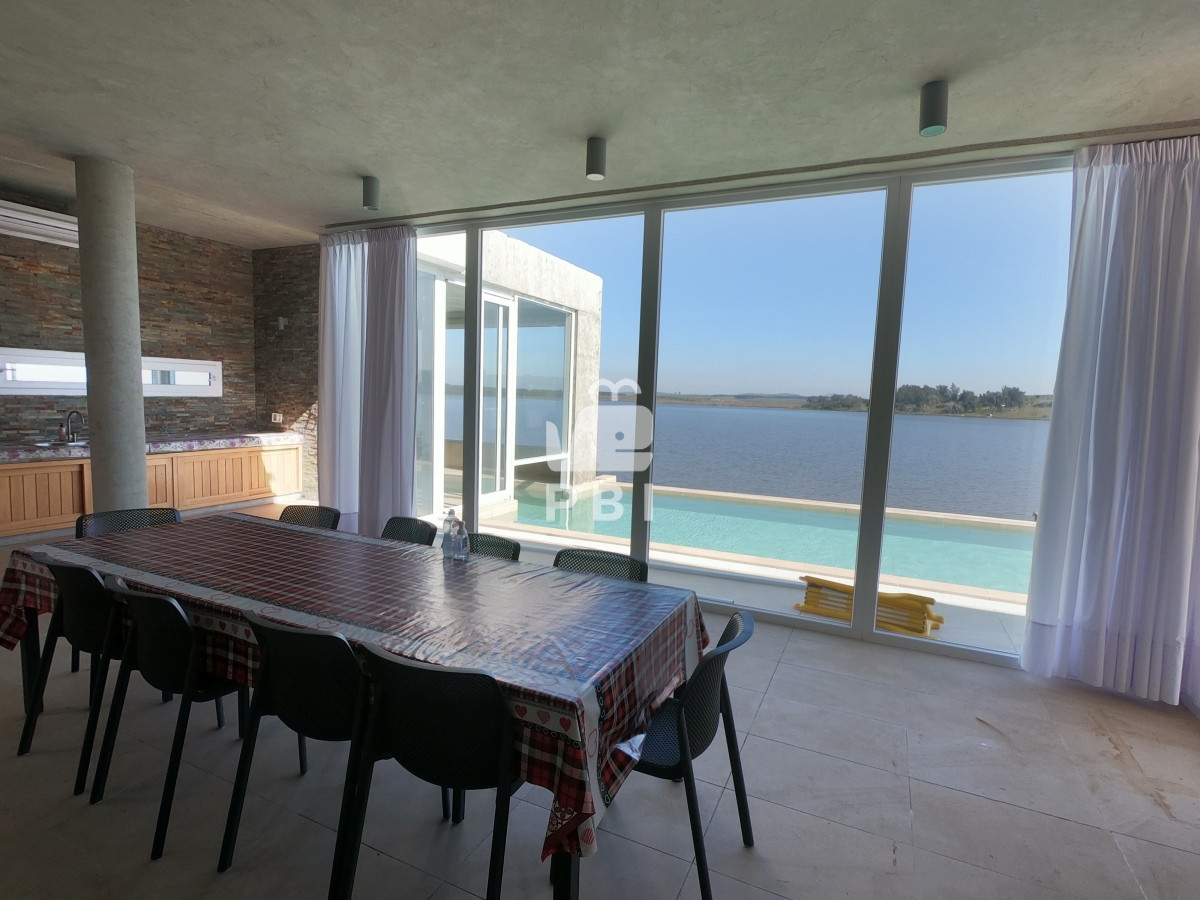 VmVudGEgZGUgQ2hhY3JhIDYgRE9STUlUT1JJT1MgZW4gTGFndW5hIGRlbCBTYXVjZSwgUHVudGEgZGVsIEVzdGUgLSBSZWYgOiBQQkkyMTU3