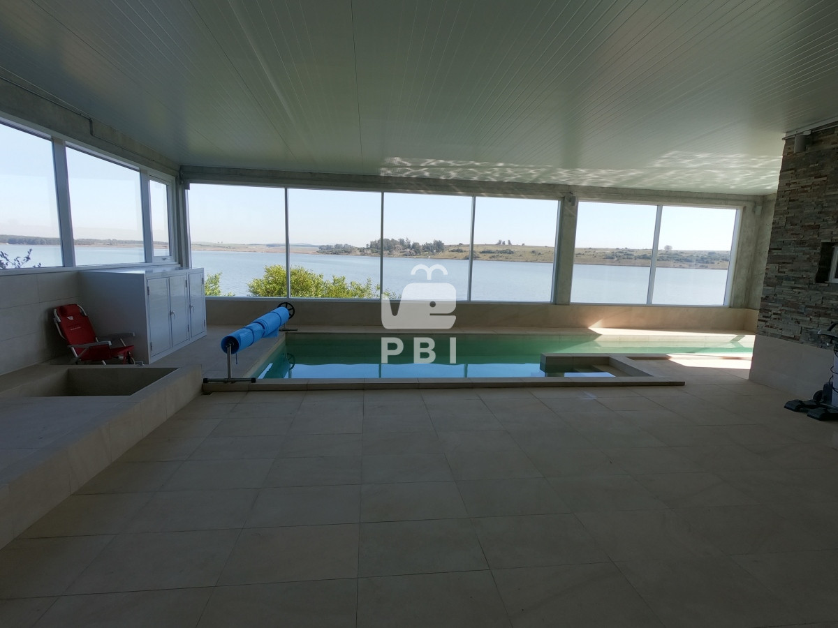 VmVudGEgZGUgQ2hhY3JhIDYgRE9STUlUT1JJT1MgZW4gTGFndW5hIGRlbCBTYXVjZSwgUHVudGEgZGVsIEVzdGUgLSBSZWYgOiBQQkkyMTU3