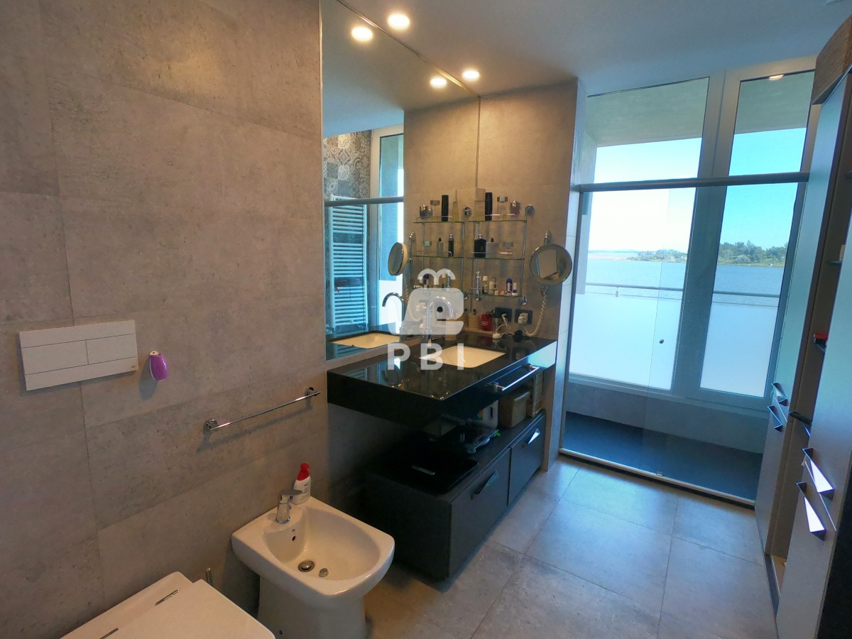 VmVudGEgZGUgQ2hhY3JhIDYgRE9STUlUT1JJT1MgZW4gTGFndW5hIGRlbCBTYXVjZSwgUHVudGEgZGVsIEVzdGUgLSBSZWYgOiBQQkkyMTU3