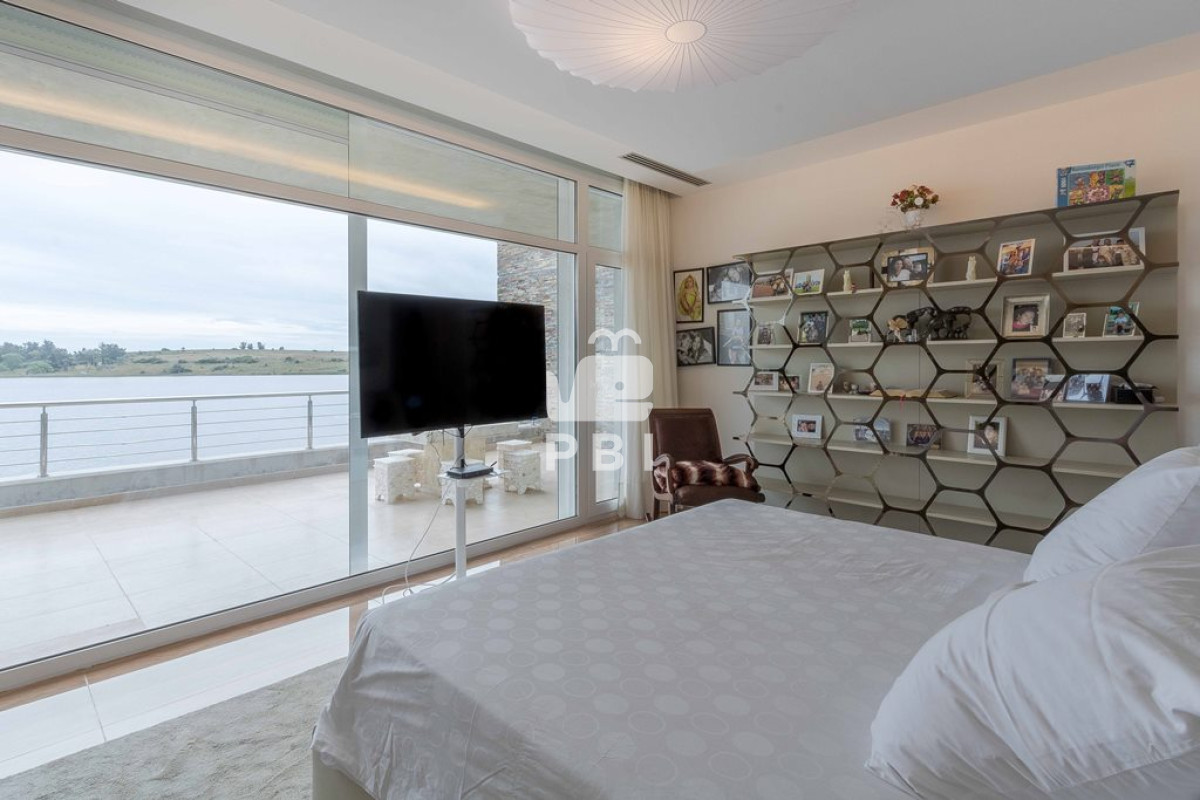 VmVudGEgZGUgQ2hhY3JhIDYgRE9STUlUT1JJT1MgZW4gTGFndW5hIGRlbCBTYXVjZSwgUHVudGEgZGVsIEVzdGUgLSBSZWYgOiBQQkkyMTU3