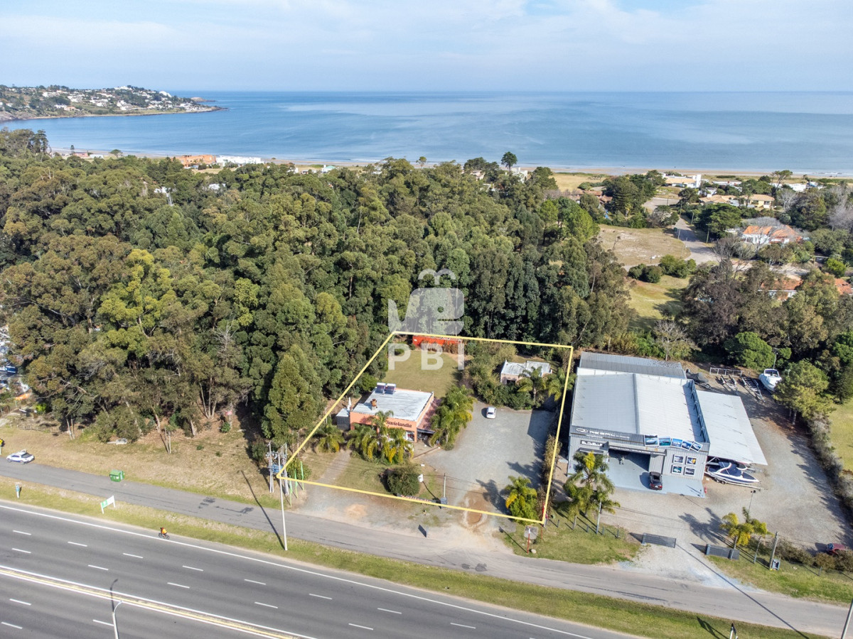 Local Comercial a la venta en Solanas, Punta Ballena  - Ref : PBI14907