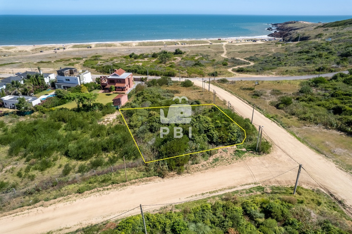 VGVycmVubyBlc3F1aW5lcm8gZW4gTGFzIEdydXRhcywgUHVudGEgQmFsbGVuYSAtIFJlZiA6IFBCSTI5NzI=