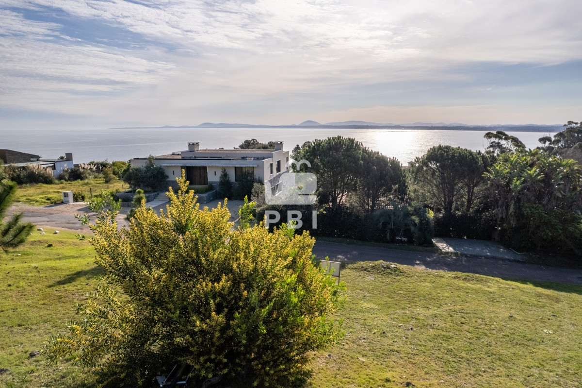Lomo de la Ballena - GoPunta - Portal Inmobiliario de Punta del Este - Maldonado