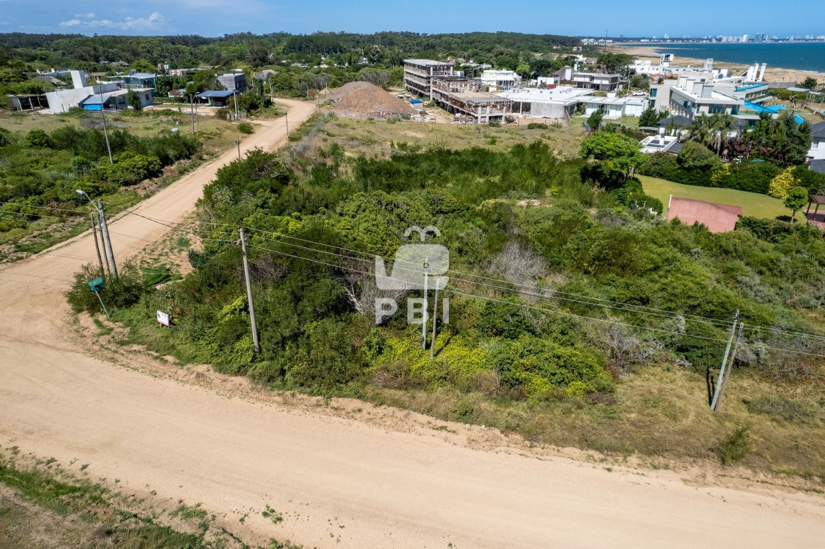 VGVycmVubyBlc3F1aW5lcm8gZW4gTGFzIEdydXRhcywgUHVudGEgQmFsbGVuYSAtIFJlZiA6IFBCSTI5NzI=