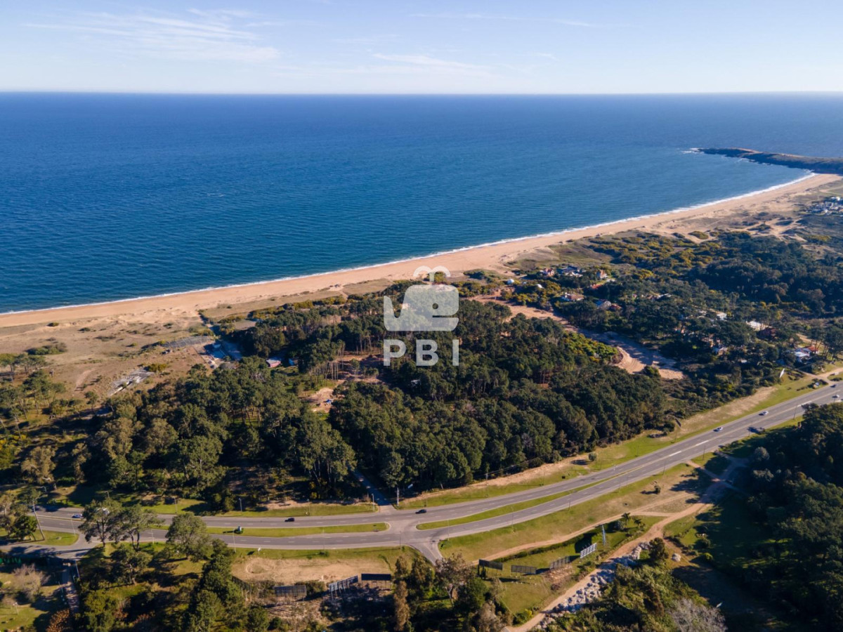 VGVycmVubyBlbiB2ZW50YSBlbiBiYXJyaW8gcHJpdmFkbyBBc3RyYSwgUHVudGEgQmFsbGVuYSAtIFJlZiA6IFBCSTE1NTU2