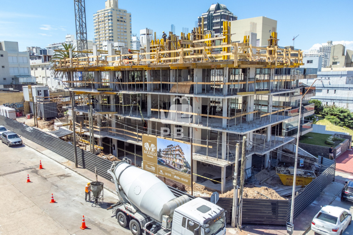 TW9ub2FtYmllbnRlIGVuIEVkaWZpY2lvIE1vZGVsbyBlbiBQdW50YSBkZWwgRXN0ZSAgLSBNb2RlbG8gUGVuw61uc3VsYSAgLSBSZWYgOiBQQkkxNTU0MA==