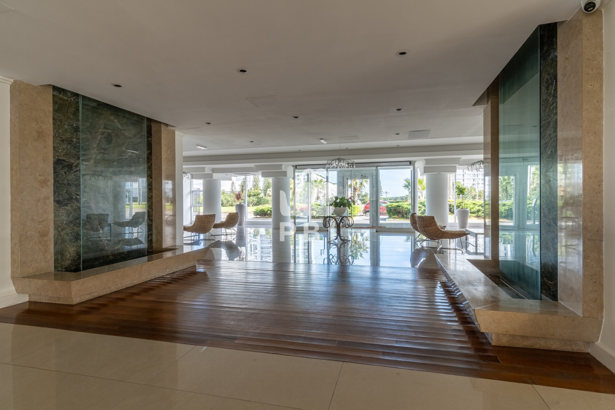 RXhjbHVzaXZvIGFwYXJ0YW1lbnRvIGRlIDMgZG9ybWl0b3Jpb3MgY29uIGRlcGVuZGVuY2lhIGVuIENhc2lubyBUb3dlciAtIENhc2lubyBUb3dlciAtIFJlZiA6IFBCSTE1NjI4