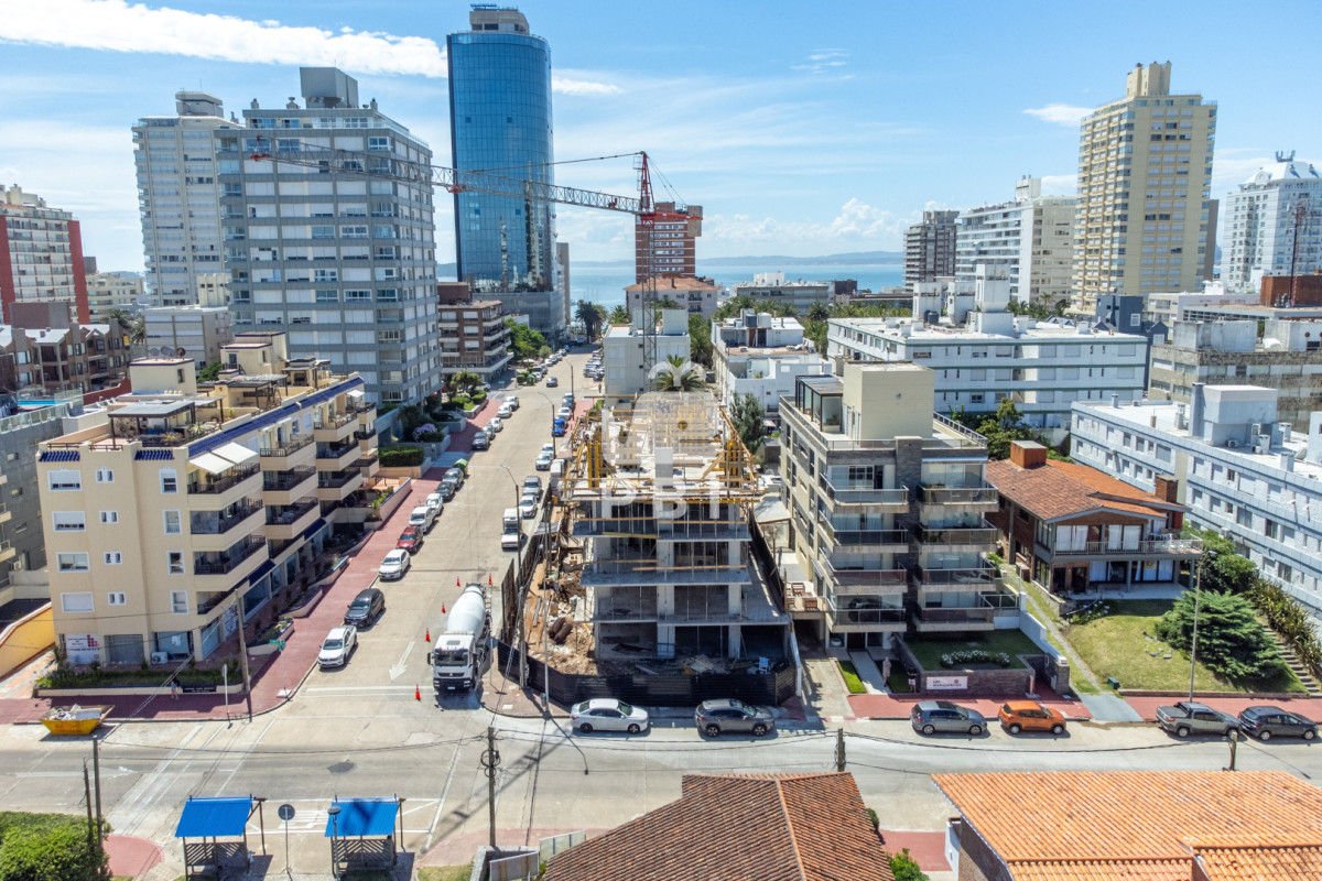 TW9ub2FtYmllbnRlIGVuIEVkaWZpY2lvIE1vZGVsbyBlbiBQdW50YSBkZWwgRXN0ZSAgLSBNb2RlbG8gUGVuw61uc3VsYSAgLSBSZWYgOiBQQkkxNTU0MA==