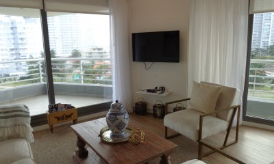 PUNTA DEL ESTE APARTAMENTO 2 DORMITORIOS EDIFICIO CON SERVICIOS  - Ref : EQP5562