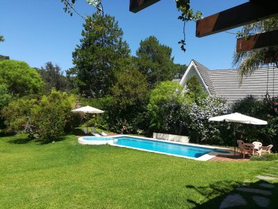 PUNTA DEL ESTE RINCON DEL INDIO EXCELENTE PROPIEDAD PARA 10 PERSONAS PISCINA