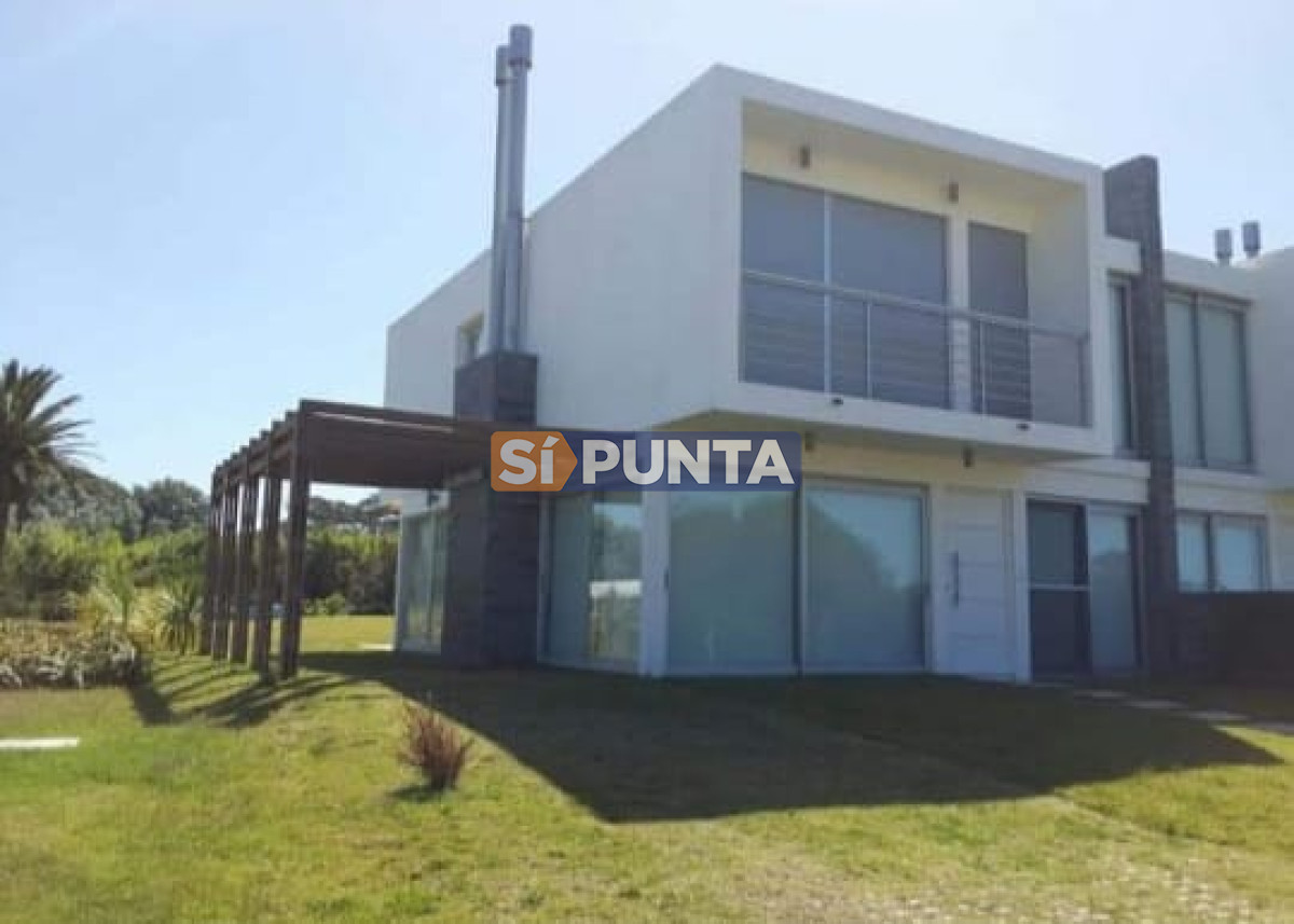 PUNTA DEL ESTE RINCON DEL INDIO COMPLEJO SILENTE CASA DE 3 DORMITORIOS - SPT9645C