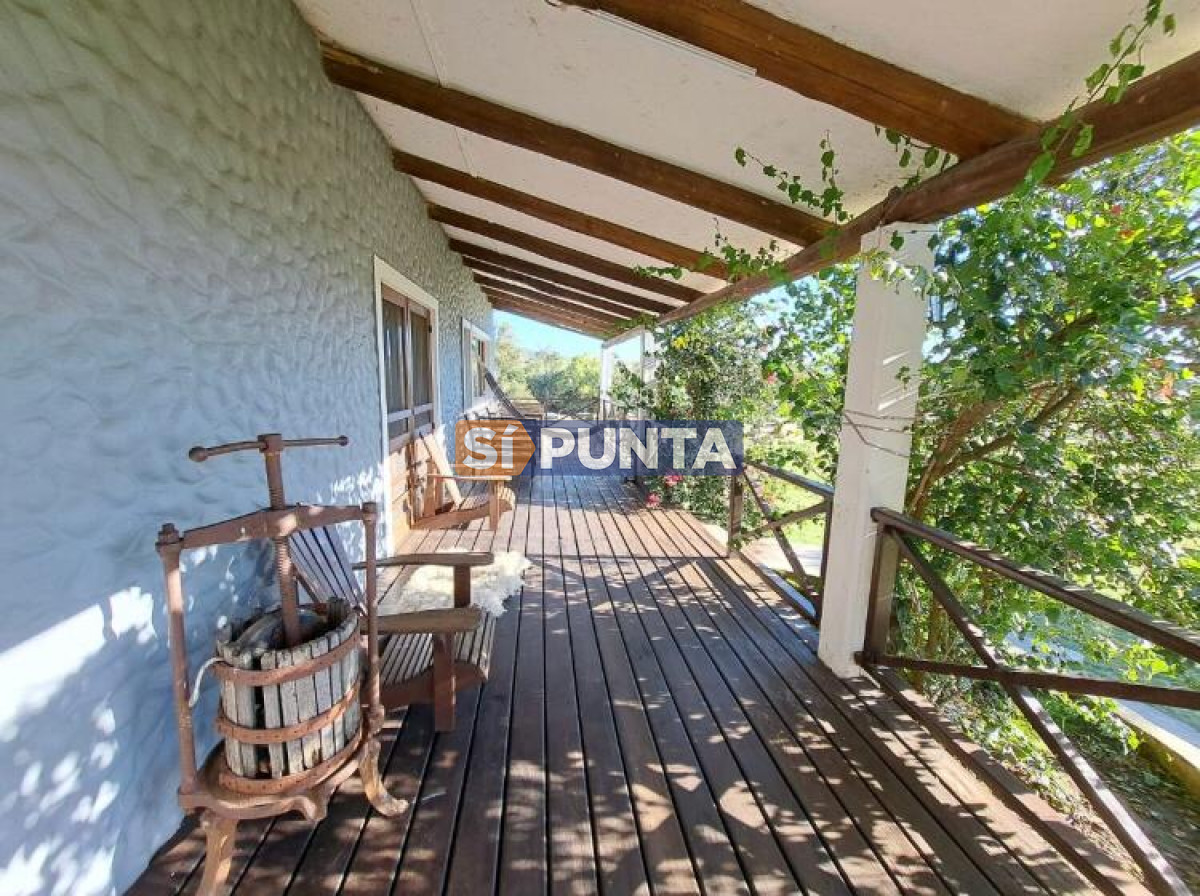 Chacra ID.9836 - MALDONADO EXCELENTE CHACRA DE 10 HAS CON CASA PRINCIPAL, DE SERVICIO Y DE HUESPEDES, PISCINA CLIMATIZADA