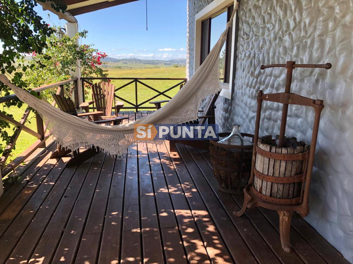 Chacra ID.9836 - MALDONADO EXCELENTE CHACRA DE 10 HAS CON CASA PRINCIPAL, DE SERVICIO Y DE HUESPEDES, PISCINA CLIMATIZADA