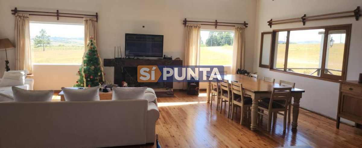 Chacra ID.9836 - MALDONADO EXCELENTE CHACRA DE 10 HAS CON CASA PRINCIPAL, DE SERVICIO Y DE HUESPEDES, PISCINA CLIMATIZADA