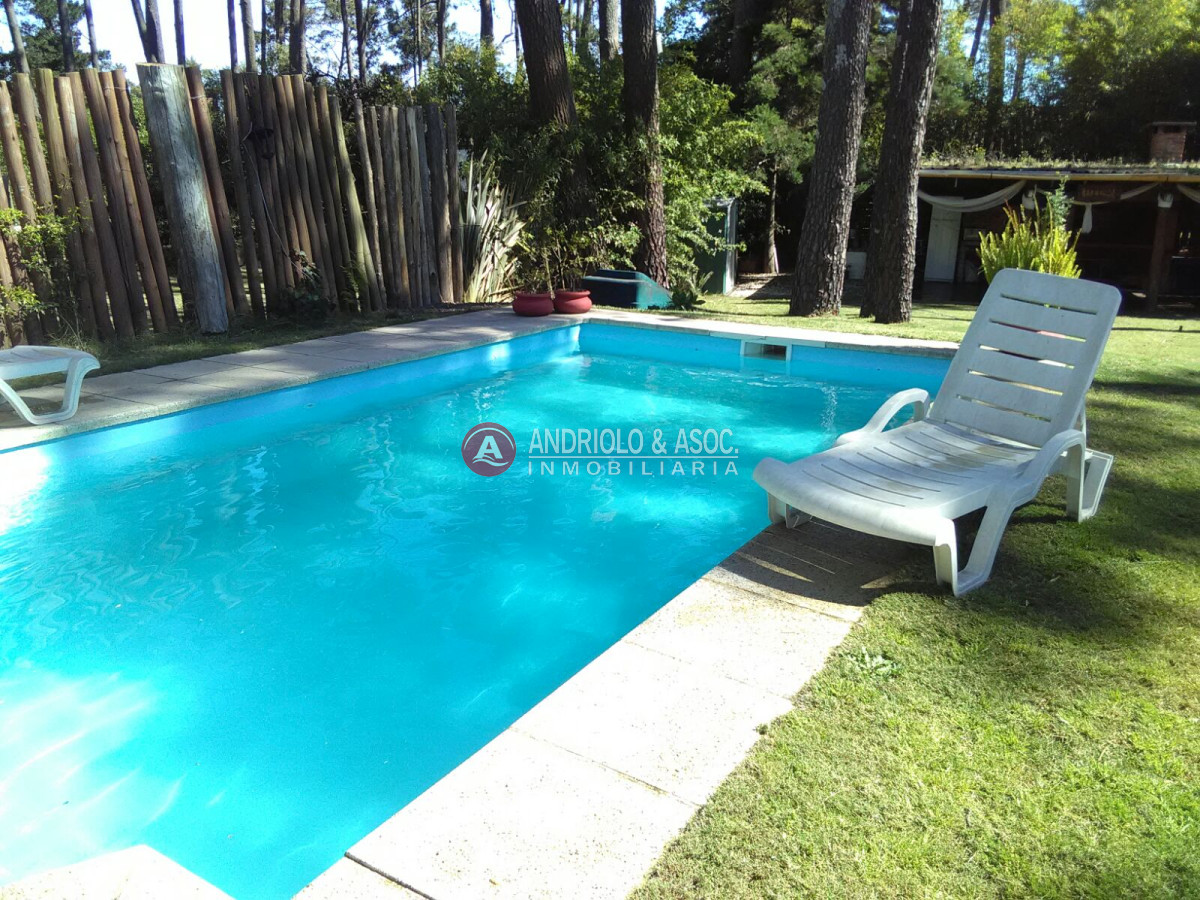 Casa ID.6890 - PUNTA DEL ESTE  CHALET 3 DORMITORIOS CON PISCINA ZONA MANSA