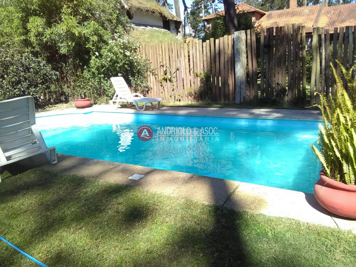 Casa ID.6890 - PUNTA DEL ESTE  CHALET 3 DORMITORIOS CON PISCINA ZONA MANSA