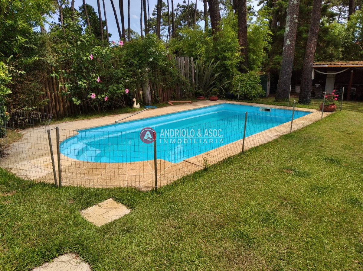 Casa ID.6890 - PUNTA DEL ESTE  CHALET 3 DORMITORIOS CON PISCINA ZONA MANSA
