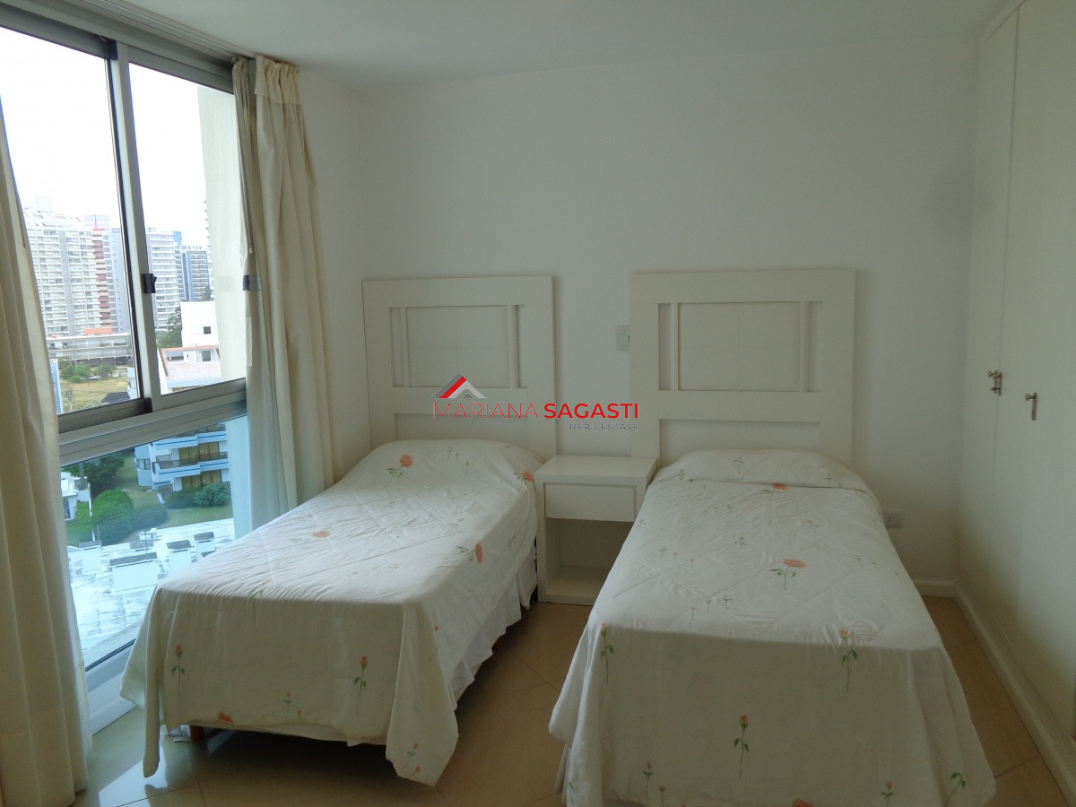 Apartamento ID.3605 - PUNTA DEL ESTE BRAVA 3 DORMITORIOS Y DEPENDENCIA 