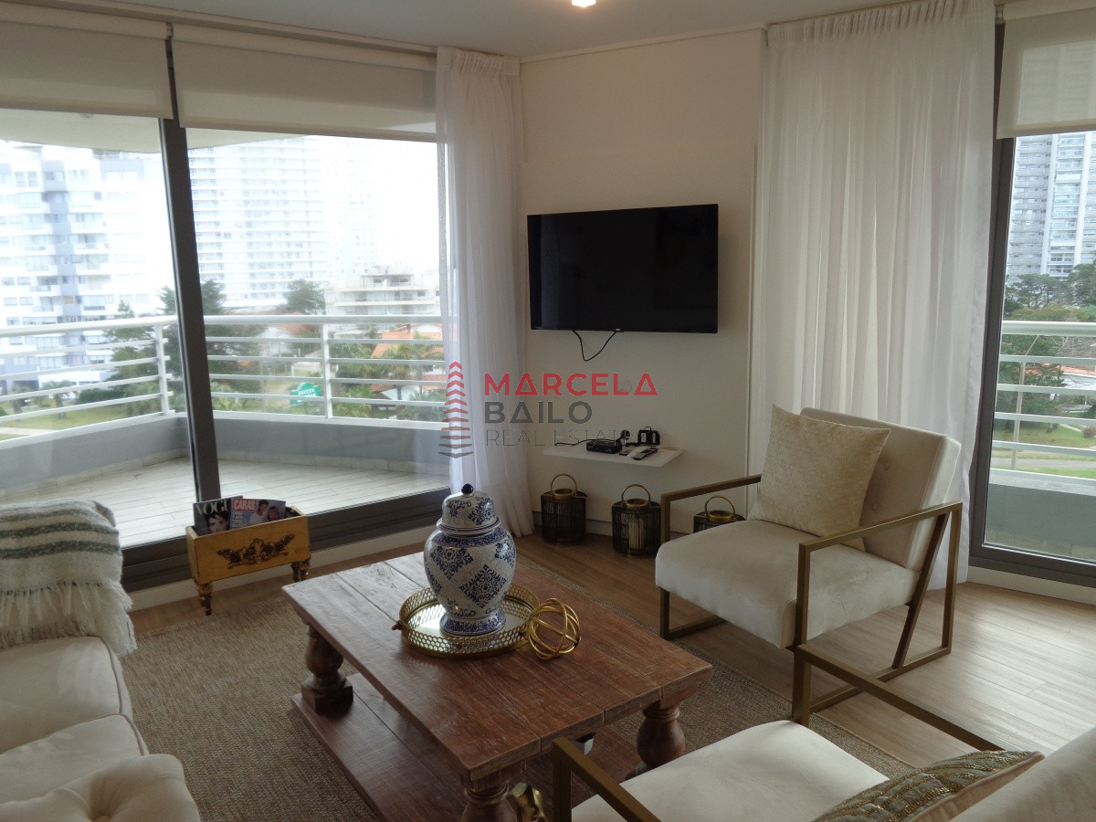 PUNTA DEL ESTE APARTAMENTO 2 DORMITORIOS EDIFICIO CON SERVICIOS  - BAI981A