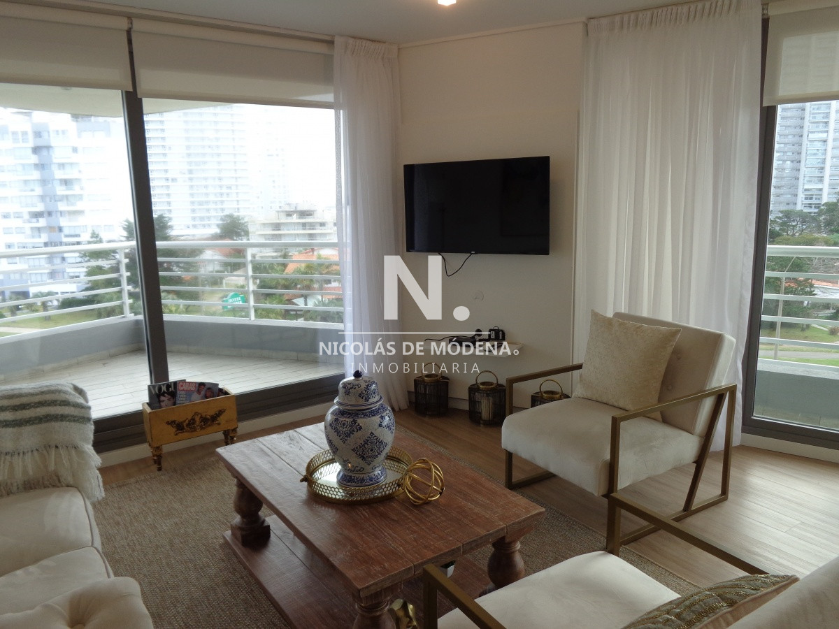 PUNTA DEL ESTE APARTAMENTO 2 DORMITORIOS EDIFICIO CON SERVICIOS  - NDM17588A