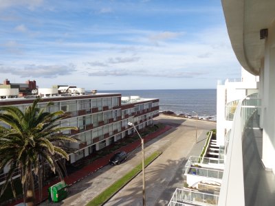 Apartamento en venta de 2 dormitorios, Edif. Bonaire. Punta Del Este