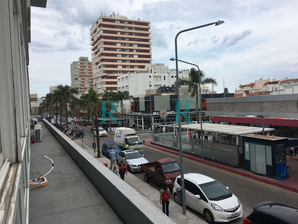 Apartamento ID.1831 - PUNTA DLE ESTE PENINSULA SOBRE GORLERO MONO AMBIENTE EDIFICIO CON SERVICIOS