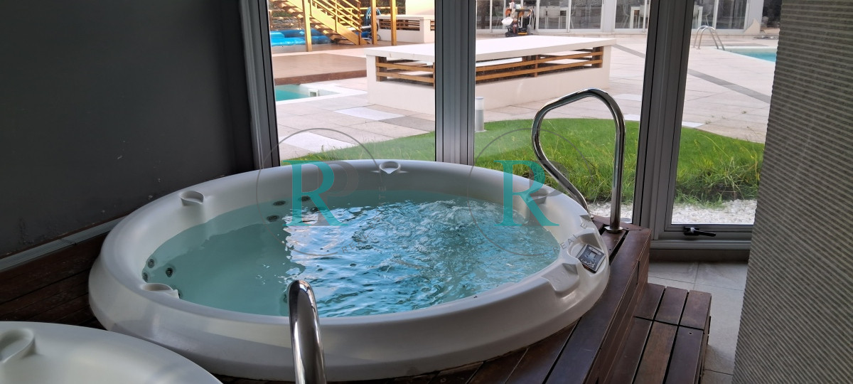 Apartamento ID.1850 - PUNTA DEL ESTE BRAVA APTO DE 2 DORMITORIOS EN SUITE BALCON GARAJE AMENITIES 