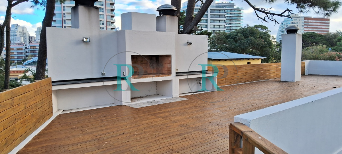 Apartamento ID.1850 - PUNTA DEL ESTE BRAVA APTO DE 2 DORMITORIOS EN SUITE BALCON GARAJE AMENITIES 