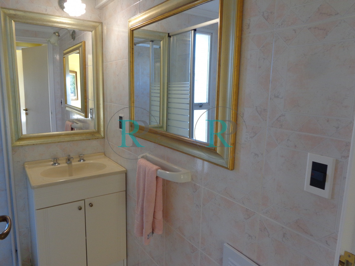 Apartamento ID.1932 - PUNTA DEL ESTE APARTAMENTO 2 DORMITORIOS EDIFICIO CON SERVICIOS