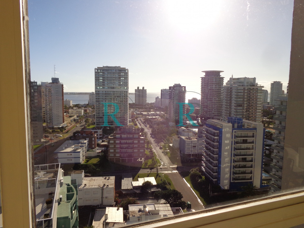 Apartamento ID.1932 - PUNTA DEL ESTE APARTAMENTO 2 DORMITORIOS EDIFICIO CON SERVICIOS