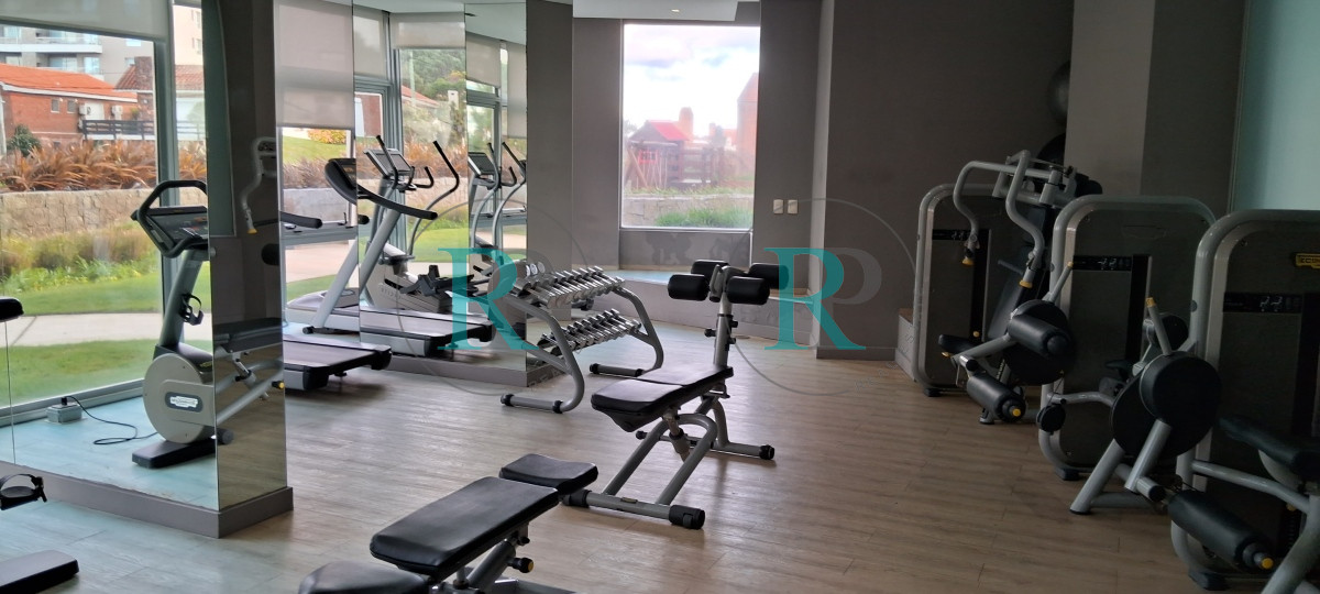 Apartamento ID.1850 - PUNTA DEL ESTE BRAVA APTO DE 2 DORMITORIOS EN SUITE BALCON GARAJE AMENITIES 