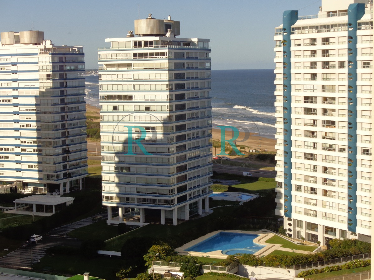 Apartamento ID.1932 - PUNTA DEL ESTE APARTAMENTO 2 DORMITORIOS EDIFICIO CON SERVICIOS