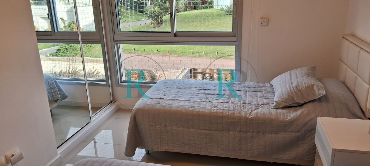 Apartamento ID.1850 - PUNTA DEL ESTE BRAVA APTO DE 2 DORMITORIOS EN SUITE BALCON GARAJE AMENITIES 