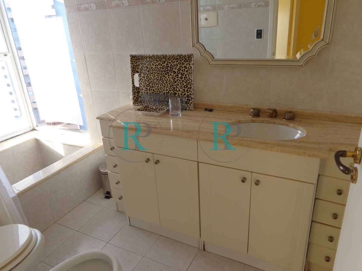 Apartamento ID.1932 - PUNTA DEL ESTE APARTAMENTO 2 DORMITORIOS EDIFICIO CON SERVICIOS