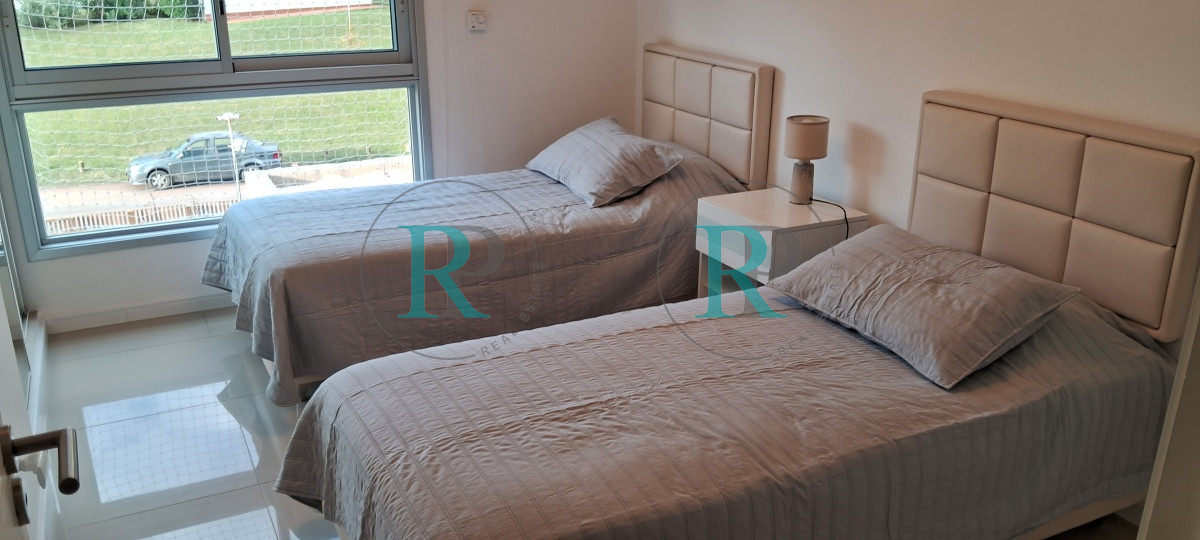 Apartamento ID.1850 - PUNTA DEL ESTE BRAVA APTO DE 2 DORMITORIOS EN SUITE BALCON GARAJE AMENITIES 