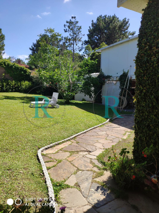 Casa ID.1881 - PUNTA DEL ESTE PINARES CASA DE 4 DORMITORIOS 2 BAÑOS PARRILLERO