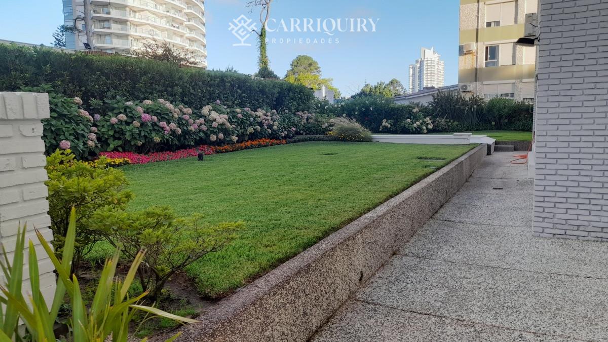 Apartamento ID.5944 - PUNTA DEL ESTE MANSA PARADA 7 EXCELENTE PROPIEDAD !!! 