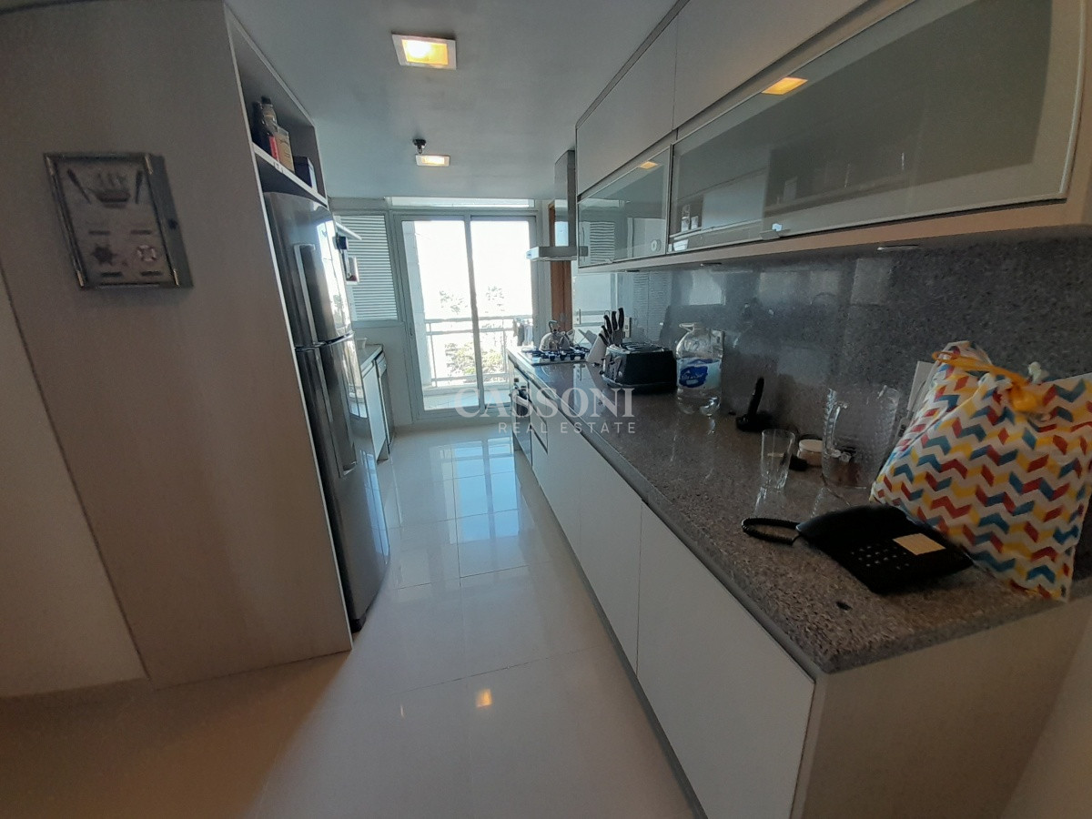 Apartamento ID.1388 - PUNTA DEL ESTE MANSA 3 DORMITORIOS Y DEPENDENCIA EXCELENTE VISTA AL MAR!!! 