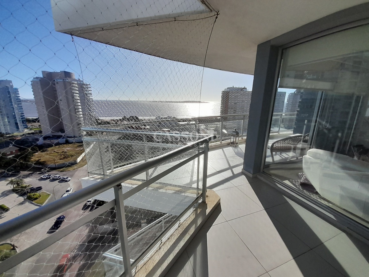 Apartamento ID.1388 - PUNTA DEL ESTE MANSA 3 DORMITORIOS Y DEPENDENCIA EXCELENTE VISTA AL MAR!!! 