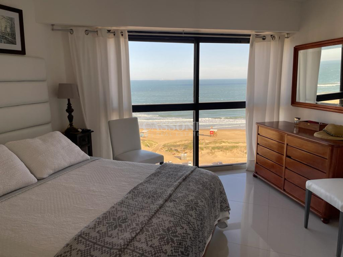 Apartamento ID.548 - PUNTA DEL ESTE BRAVA PRIMERA LINEA 3 DORMITORIOS SERVICIOS 