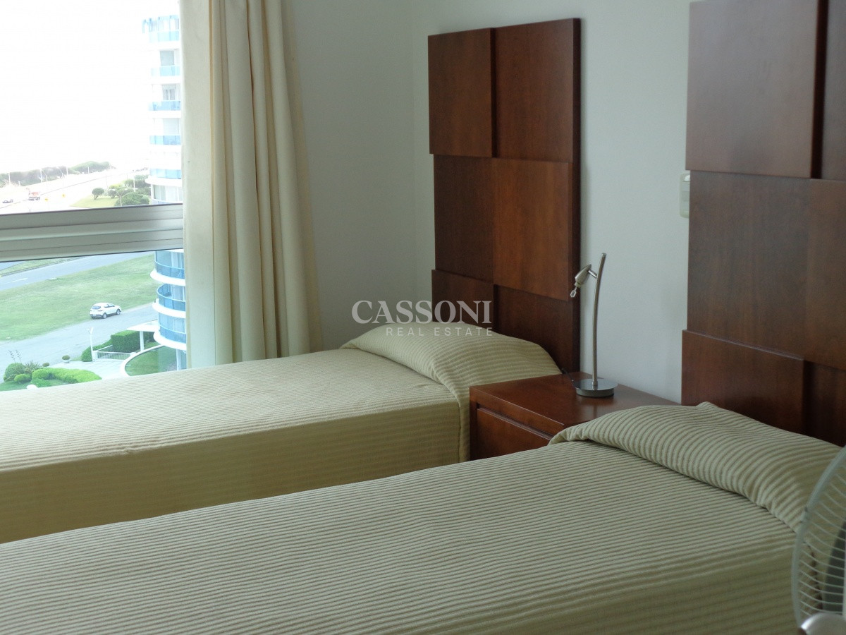 Apartamento ID.863 - PUNTA DEL ESTE BRAVA 3 DORMITORIOS Y DEPENDENCIA 